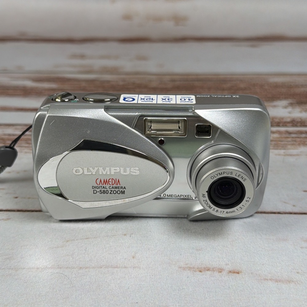 Olympus Camedia D-580 Zoom 4.0MP Digital Camera Silver 3x Optical Tested